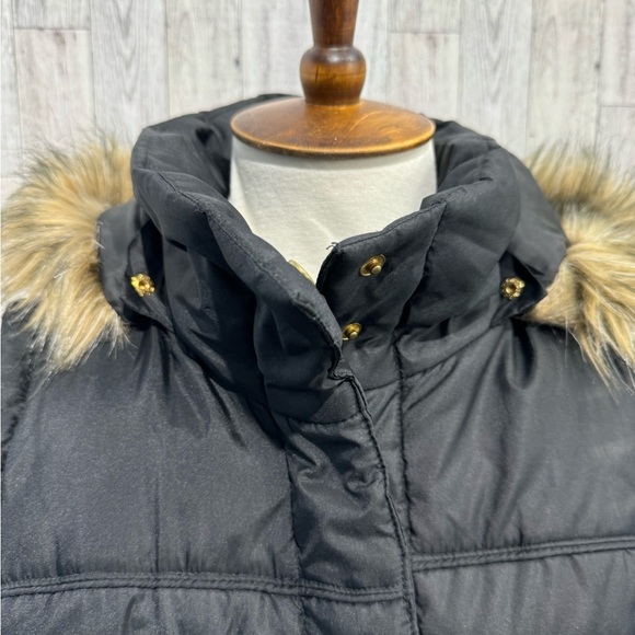NEW YORK & CO. Black vest removable fur lined hood. Size Medium - Picture 4 of 13